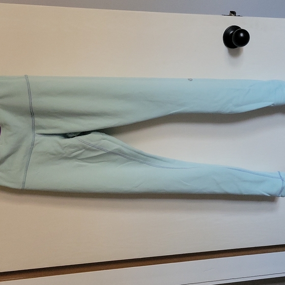 Reversible size 4 wunder under leggings Lululemon - Picture 2 of 2